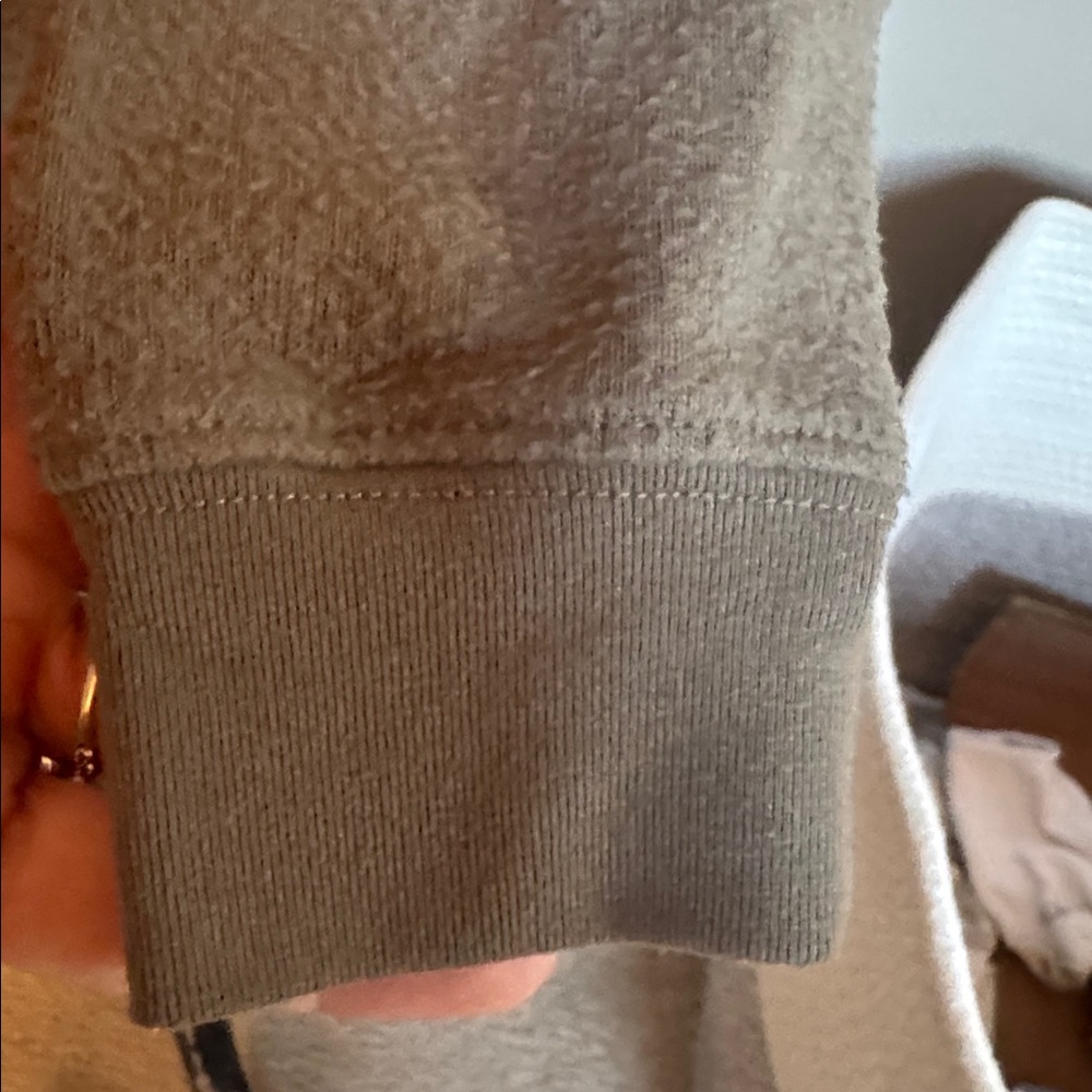 Alo Yoga Soho Sweatshirt - Picture 5 of 6